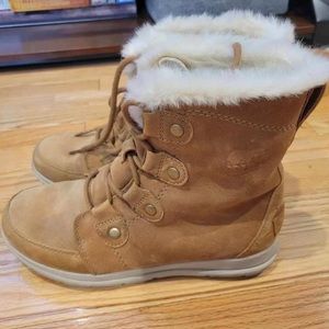 Sorel Women's Explorer Joan Boots tan
size 9